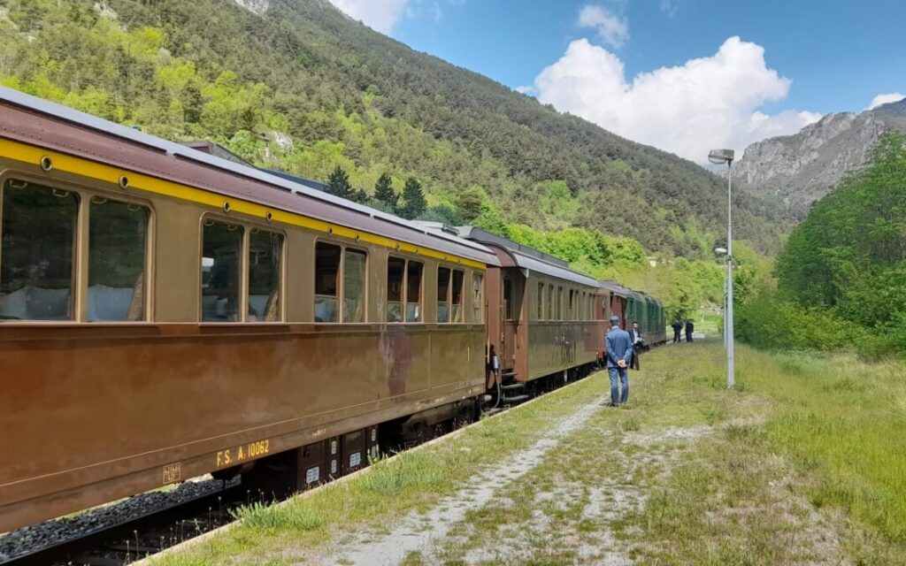 Sui binari del Paradiso: da Ventimiglia a Cuneo in treno